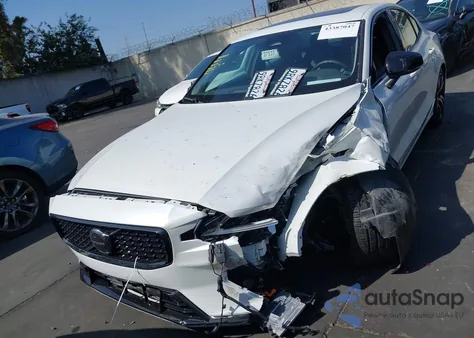 2024 Volvo S60 B5 Core Dark Theme из США, поврежденный, VIN 7JRL12FK9RG313360